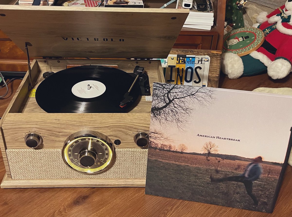 kclark3699's tweet photo. the absolute best christmas ever. luv u forever @zachlanebryan 🎶🖤 https://t.co/wqhZw3tpdH