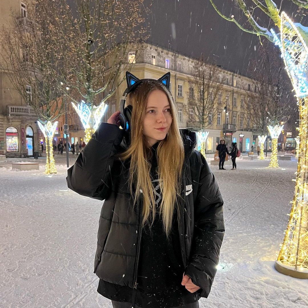 Edifier_Global's tweet photo. Let it snow ❄️
#G5BT CAT https://t.co/OrOOOCjBiX

#Edifier #Hecate #catearheadset #Snowdrop https://t.co/hqdRSIsJnq