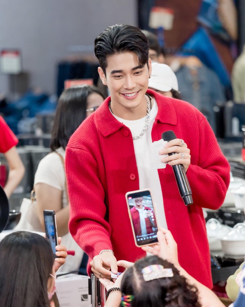 euroyswofficial's tweet image. Euro @ Big Step X10 Central Korat 😁 ขอบคุณ Heavy &amp;amp; Devy และศูนย์การค้าเซ็นทรัลโคราชสำหรับกิจกรรมดีๆแบบนี้จ้าา~  🙏🏻💖
.
#bigstepx10 #centralkorat #heavydevy 
#ยูโรยศวรรธน์ #euroyotsawat 
#eurofamily
( 📷 : @aorumm 🙏🏻 )