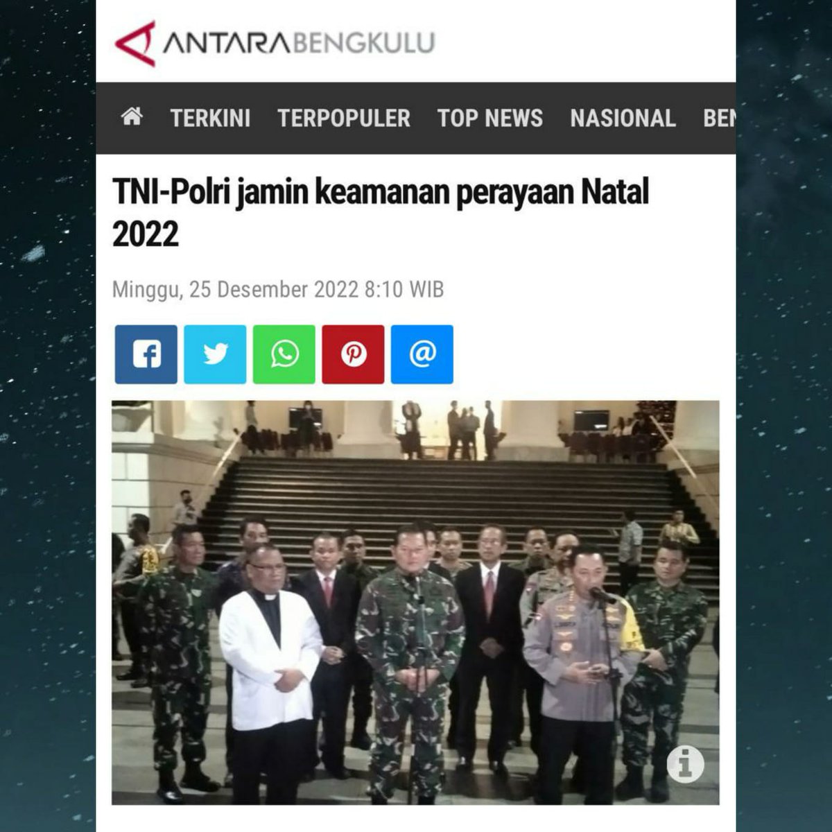 wanpcy32's tweet photo. TNI-Polri Pastikan Beri Rasa Aman Sepanjang Nataru dengan meninjau Gereja Katedral dan Gereja GPIB Immanuel pada saat perayaan Malam Misa Natal di Jakarta Pusat.
#Natal Aman
Harmoni Dalam Kebersamaan https://t.co/vAS3s7OcJb