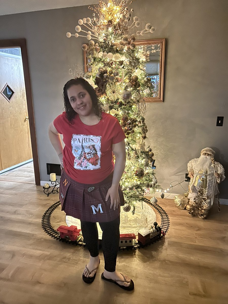 MarielyVazque17's tweet photo. Merry Christmas holiday day is coming everyone party happy new year hope you’re having fun enjoy today fun time family home mom sister dad miss I love you too cute little one and I guess you’re going out for the night meaning https://t.co/mRfInqFVFg