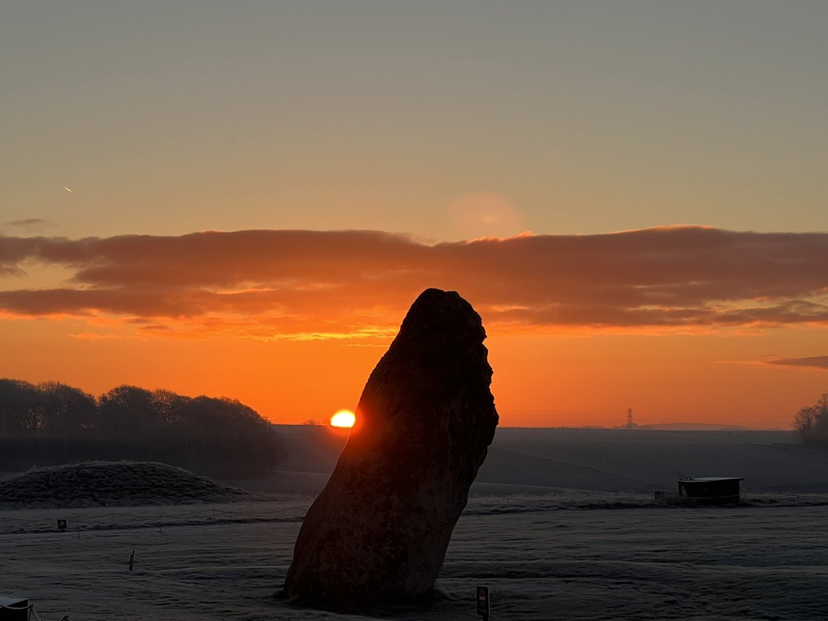 Sunrise at Stonehenge today (26th December) was at 8.10am, sunset is at 4.04pm 🌤