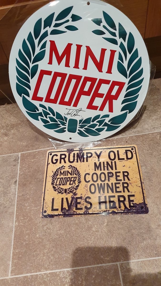 And a couple more metal signs I got for Christmas. 
People know me so well .
#Minicooper #Metalsigns 
#Metalsigncollector 
#MiniMonday