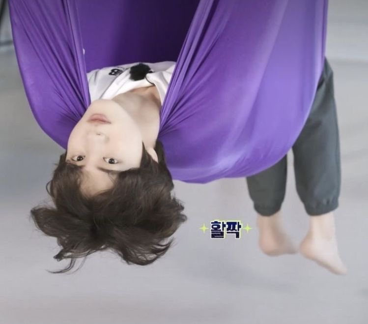 kkukstudio's tweet photo. cute jin picture of the day https://t.co/XjAU7wUuTT