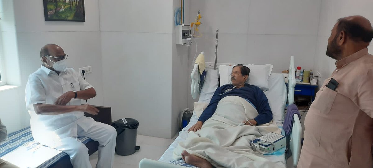 PawarSpeaks's tweet photo. पुणे येथील दीनानाथ मंगेशकर रुग्णालयात खासदार गिरीश बापट यांची भेट घेतली व त्यांच्या तब्येतीची विचारपूस केली.
@MPGirishBapat https://t.co/IUIBSBpclO