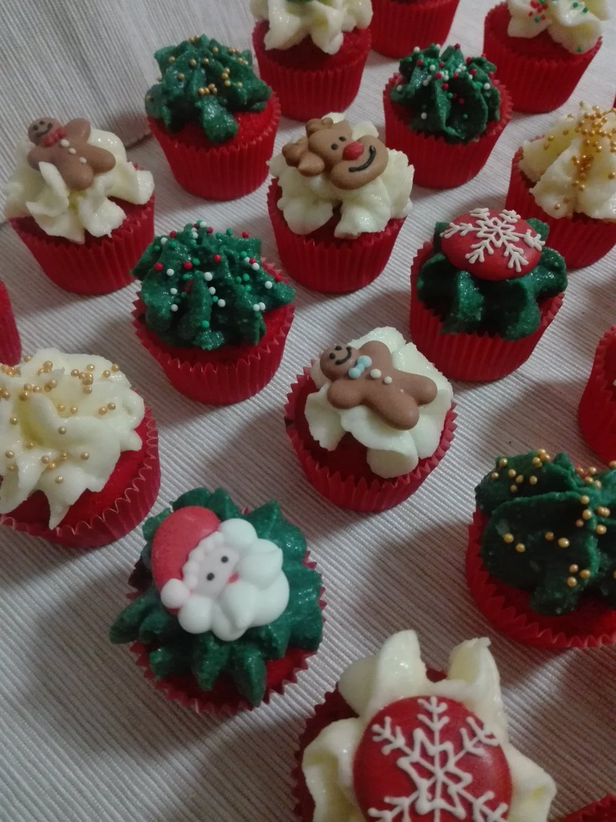 amymafer's tweet photo. Minicupcakes de cereza y queso con decoración navideña ❤️🌲🧑🎄.
.
.
.
#cupcake #cupcakes #minicupcakes #minicupcake #cupcakesdenavidad #navidad #cupcakesnavideños #minicupcakesnavideños #minicupcakesdenavidad #buttercream #buttercreamdequeso #reposteria #reposteriacreativa https://t.co/BDgOoftvMZ