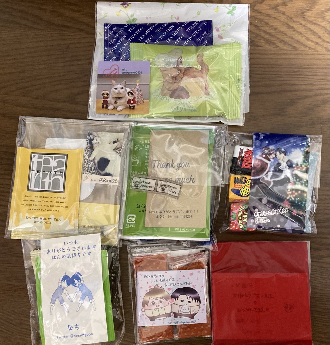 aot_1310's tweet photo. 昨日差し入れをくださった方々、改めてお礼申し上げます。本当にありがとうございました！！
お礼を言うが大変遅くなって申し訳ありませんでした。大切に頂きます！ https://t.co/cZnOM58TAC