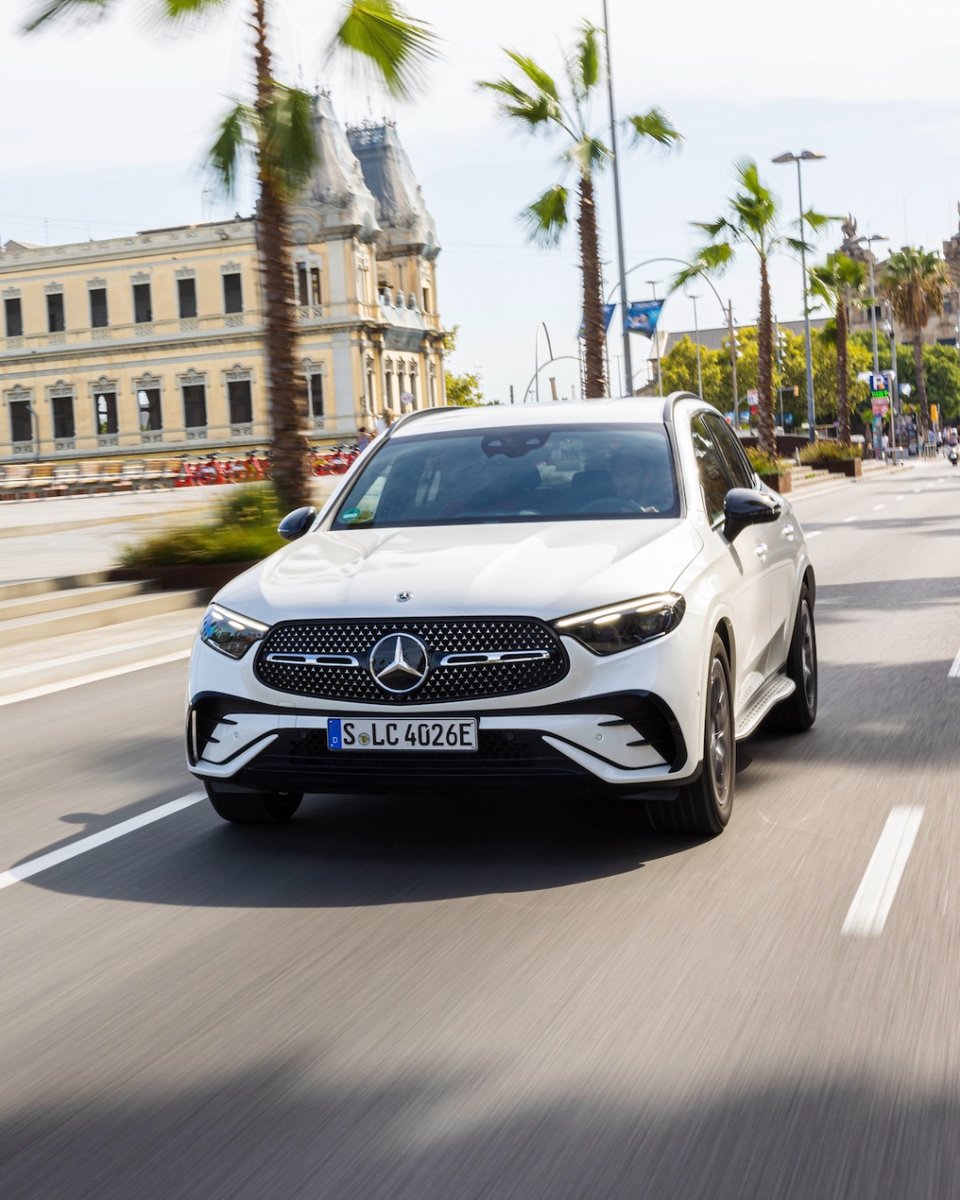 Con el GLC, disfruta del equilibrio ideal entre una estética moderna y una conducción dinámica. Este híbrido enchufable ofrece una autonomía de más de 100 kilómetros (según WLTP) para vivir tu día a día con menos emisiones.

#GLC #MercedesBenz