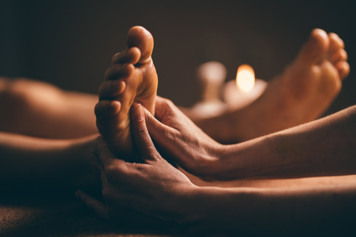 ehimacavespa's tweet photo. As relaxing as foot reflexology is, it can actually re-energize your mind and body.
To book a date with us, kindly call or send a WhatsApp message to 09135577597 today.
#EhimaCares #Beauty #Skin #Spa #Massage https://t.co/Fgx8MikJg9