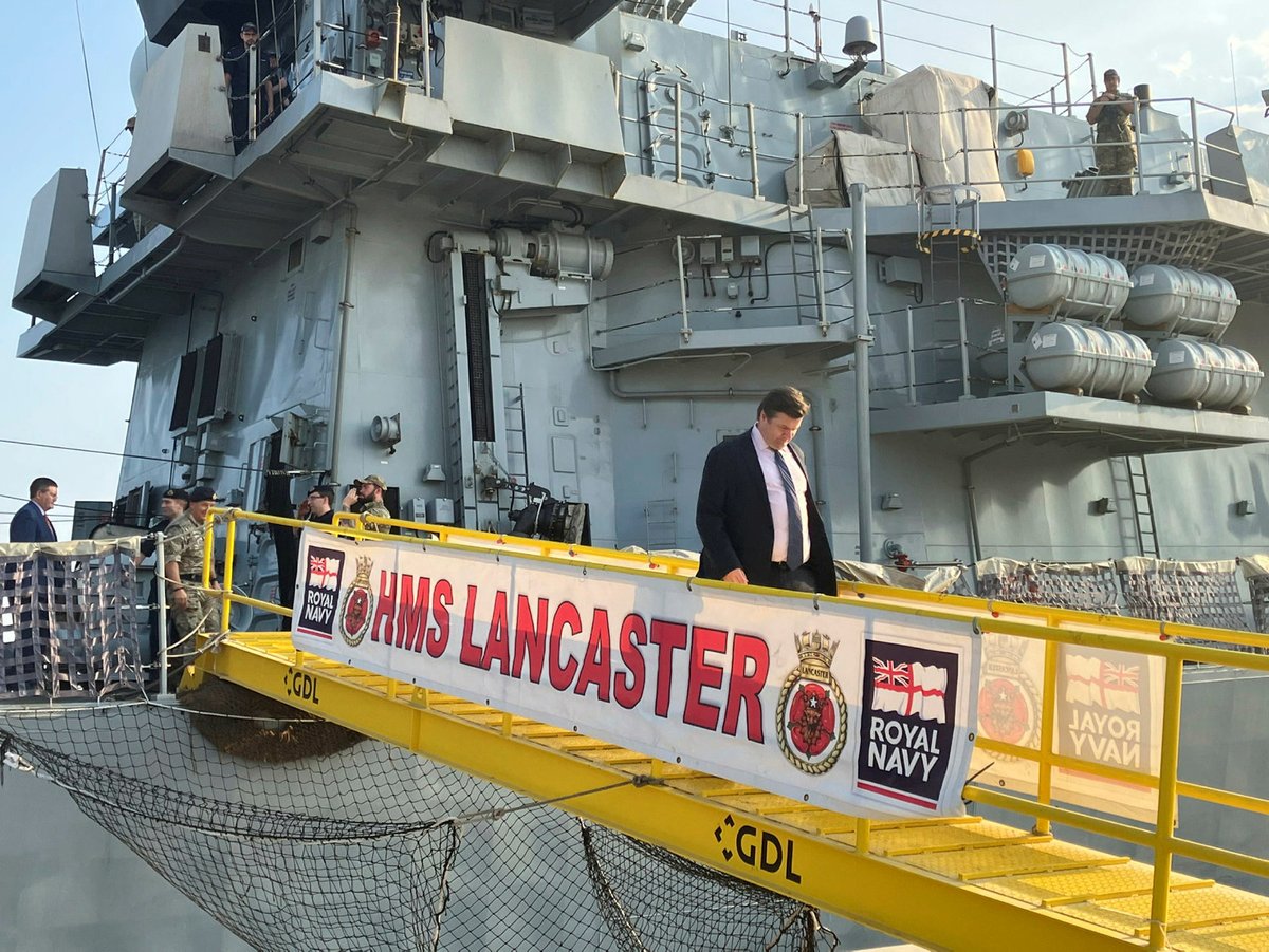 Unique experience for the Ship’s Company to have the Minister of the Armed Forces <a href="/JSHeappey/">James Heappey</a>  on board serving scran 🍽🍝🥪🥞

#OpKipion <a href="/RoyalNavy/">Royal Navy</a>