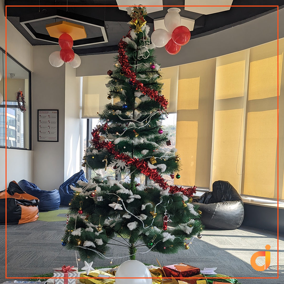 Dista_AI's tweet photo. Dista had a fun #christmas celebration in the office. #DISTANs immersed themselves in the true Christmas spirit.
Here's a glimpse of #secretsanta and #christmas celebration at Dista.
#Christmas2022 #holidayseason #happiness #santa #gifts https://t.co/sFEPM8PICF