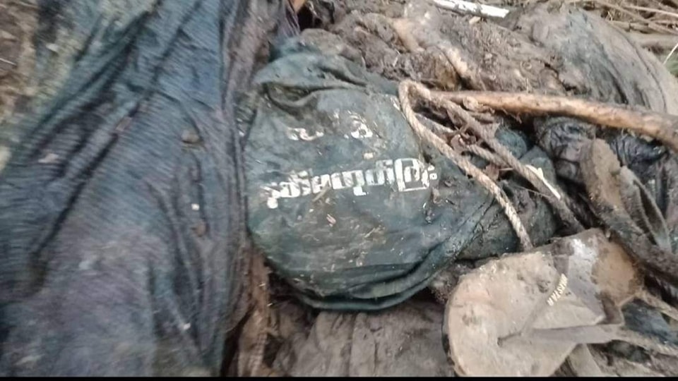 IrrawaddyNews's tweet photo. The bodies of eight villagers from Indaw Township, Sagaing Region, who were detained by junta troops on November 28 have been found buried in a forest, according to the Indaw Revolution. (Photo: IR) 
#WhatsHappeningInMyanmar https://t.co/ZNmKQbvKa3