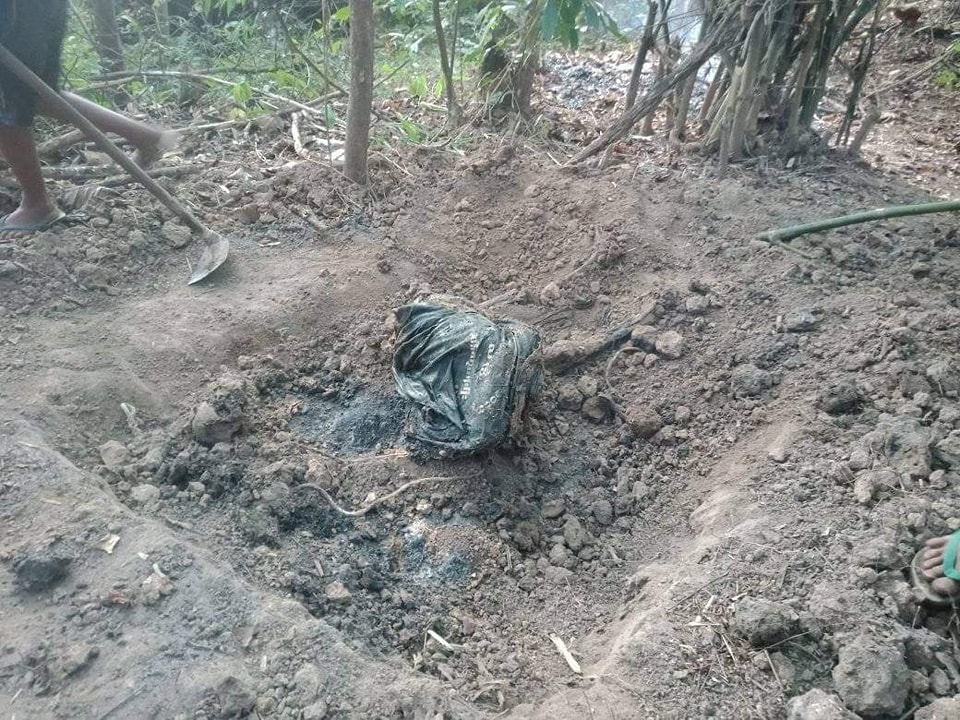 IrrawaddyNews's tweet photo. The bodies of eight villagers from Indaw Township, Sagaing Region, who were detained by junta troops on November 28 have been found buried in a forest, according to the Indaw Revolution. (Photo: IR) 
#WhatsHappeningInMyanmar https://t.co/ZNmKQbvKa3