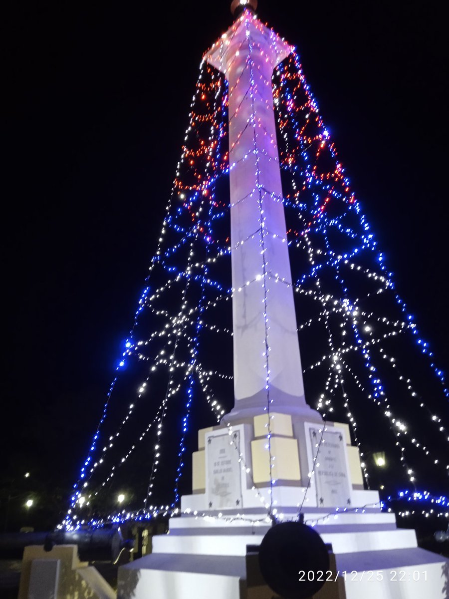 ManuelFalconH's tweet photo. Luz a la Patria 
 La Columna de la Libertad una elegía a la Bandera de la estrella solitaria. Ven y disfrútala en Plaza de Marte..
#SantiagodeCuba
#JuntarYVencer https://t.co/vYxNX86lKN