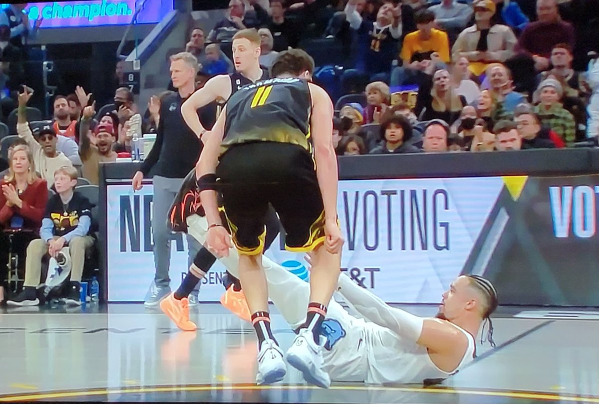 LOLKNBR's tweet photo. fucked around ➡️➡️➡️ found out https://t.co/e2IEEc3uB6