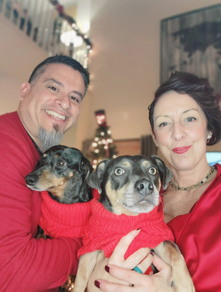 lauradyercampos's tweet photo. Merry Christmas y'all  🎄🤶🎅🎄❤️ much love from our home to yours!!!! https://t.co/OxQXcTx7Jk