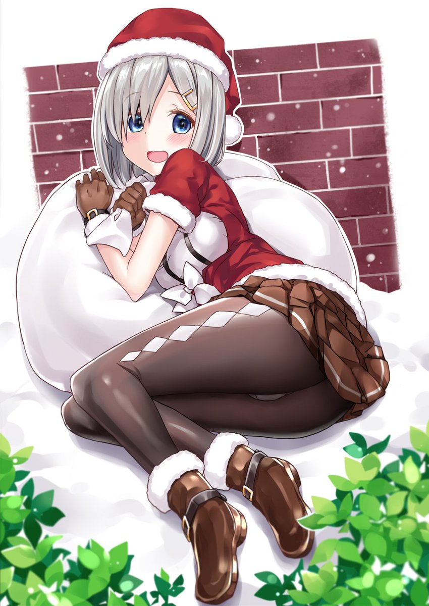 "W-wait, you're suppose to sleep!"
#MerryChristmas2022