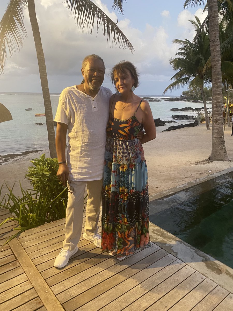 LloydCollins51's tweet photo. Merry Christmas #holiday #mauritius #christmas https://t.co/ItTiIMALGW