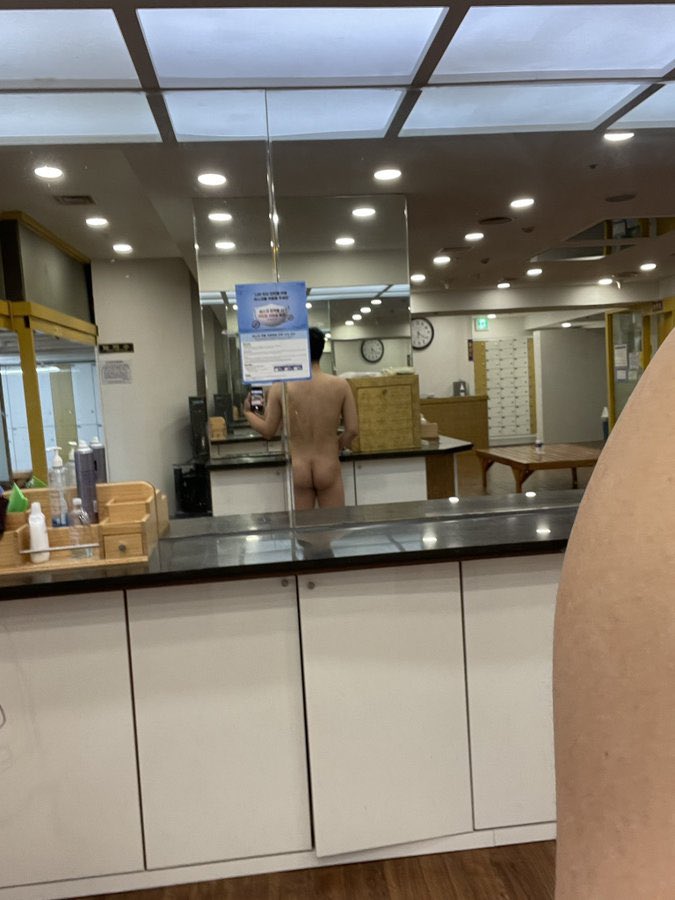 12월 27일 새벽 5시정도에 동대문구에 있는 일반 사우나 같이 가실분 계실까요
같이 씻고 사우나도 하면서 몰래 ㄷㄸ정도 같이 하실 분 디엠 주세요
사진은 재탕