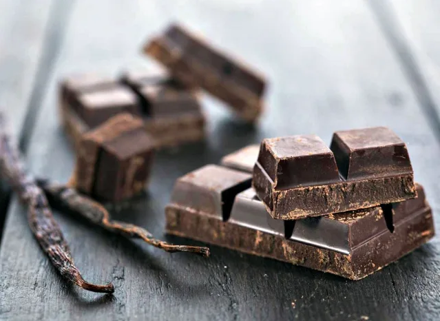 10 Things Men Eat Daily and Develop Better stamina in bed 😉 🍆 and an overall healthy body 💪
1. Dark Chocolate