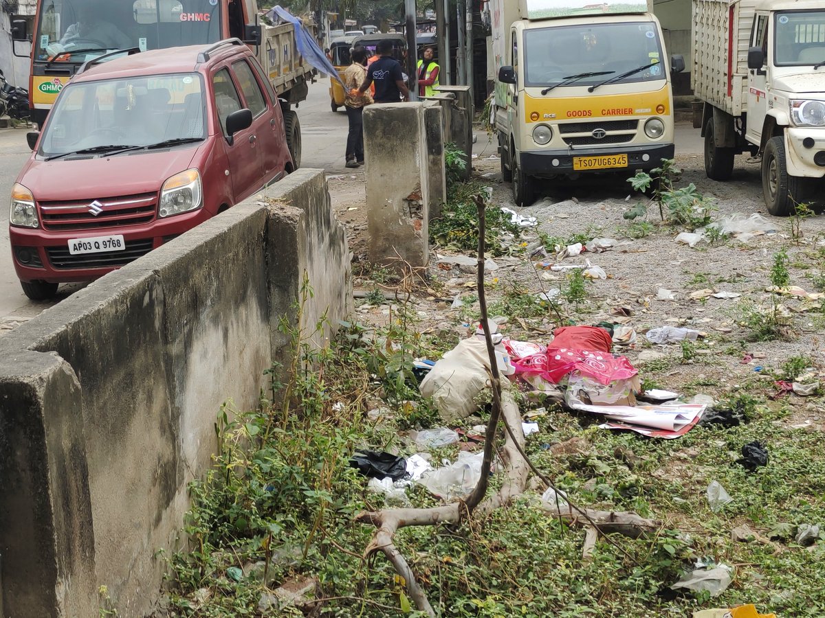 venu_kolloju's tweet photo. @GHMCOnline Hello, we are continuously facing garbage sweepers not clearly openly thrown bags by commuters near New Gaddiannaram colony community hall open plot
 Could you please advise concerned ghmc official to get it cleared regularly. Thank you. https://t.co/pCzmaRZR3D
