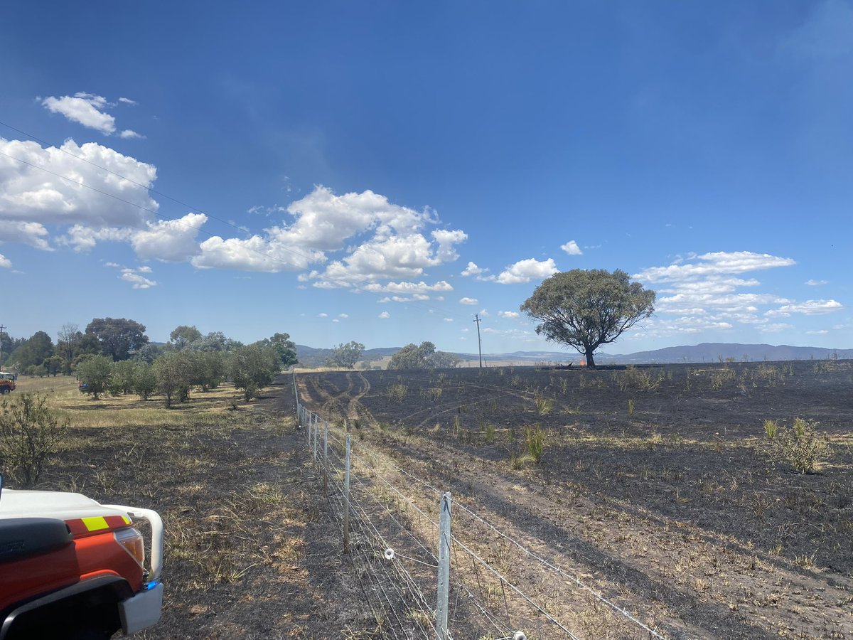 We’ve already seen a number of grass fires start after only a few warm &amp; windy days. The Abattoir Rd Fire, near Mudgee burnt through 8ha before being contained by #NSWRFS &amp; <a href="/FRNSW/">Fire and Rescue NSW</a> firefighters. It’s important to understand your risk &amp; prepare accordingly. rfs.nsw.gov.au/plan-and-prepa…