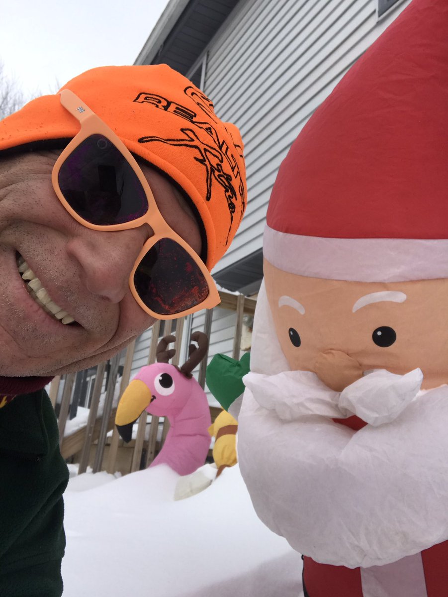 stupidtrumpers's tweet photo. Merry Christmas! Sunday Funday Runday ! Lots of snow compared to last year ! Some scenes from todays 4 mile run ! #run #sundayrunday #runner #marathon #gmas23 #fit #marathonrunner #ultra #Christmasrun #fitness #grandmasmarathon #destinationduluth #runnersoffacebook #SKOL #runmn https://t.co/HCNyBRZgSl
