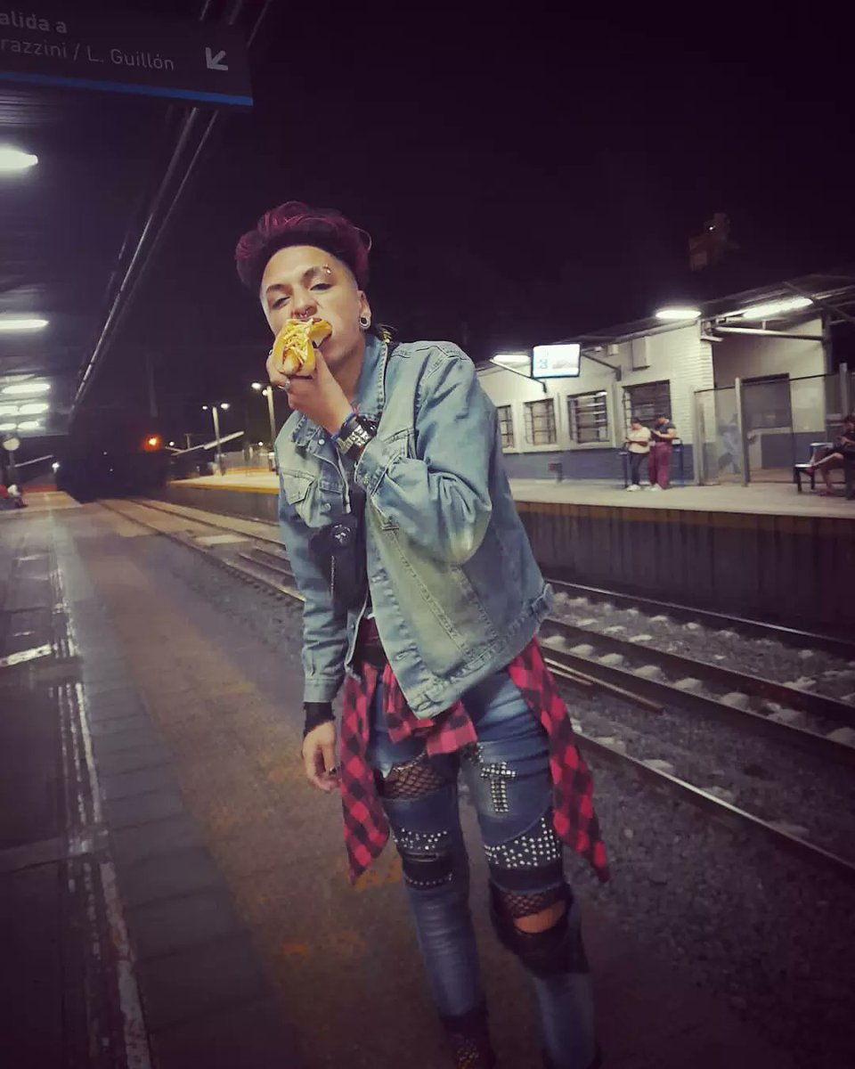 _LISIADOS_'s tweet image. Buena semana Punk Rockers🍺
Lean en la estacion de Monte Grande a horas de un show🔥 Primavera 2022.