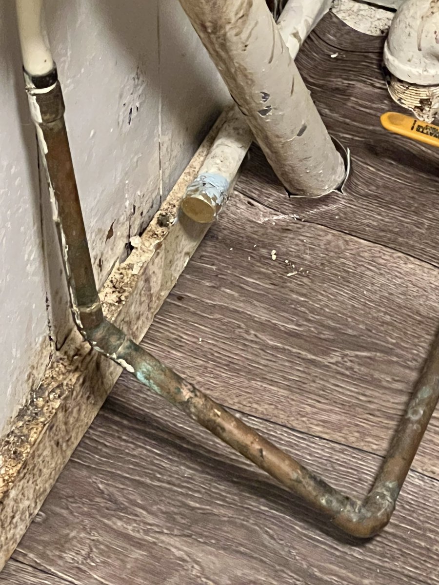 JMW082918's tweet photo. Water line broke on Christmas https://t.co/HvMbtETVHV