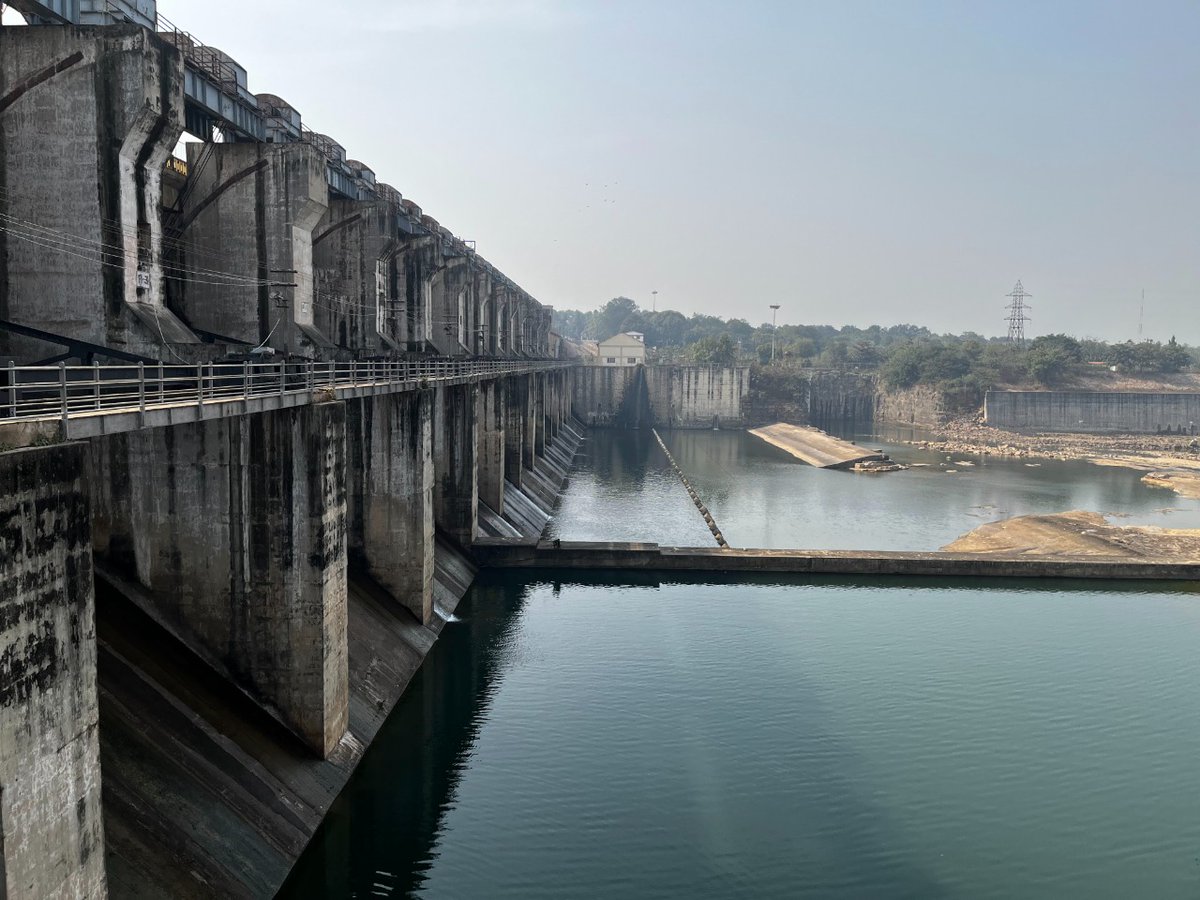csmrsdelhi's tweet photo. CSMRS Concrete team visited Ravishankar Sagar Dam Project (RSP), Chhattisgarh from 8 to 9 December, 2022 for Quality Assurance and Quality Control works under DRIP-II Project.
#CSMRS
#RavishankarSagarDamProject
#Chhattisgarh
#DRIPII https://t.co/LGzjixzlzU