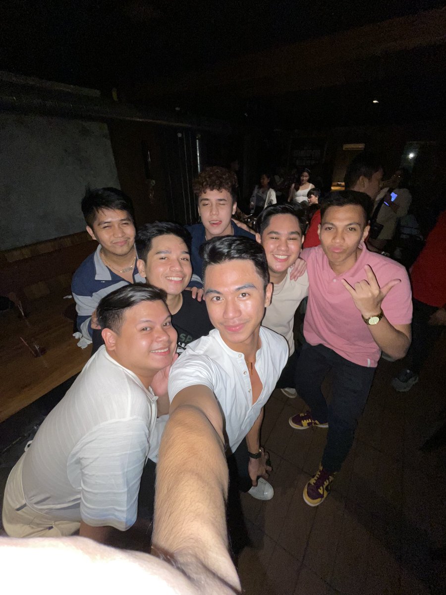 kulaswanders's tweet photo. my family away from home 🫶🏻 @nadsarcia @DaveRivera_ @owamazing_ @dmncmgdn @mcdofrieszx @DavePascasio mia: @damagedgo0die &amp; migs https://t.co/Efgxy7OXnM