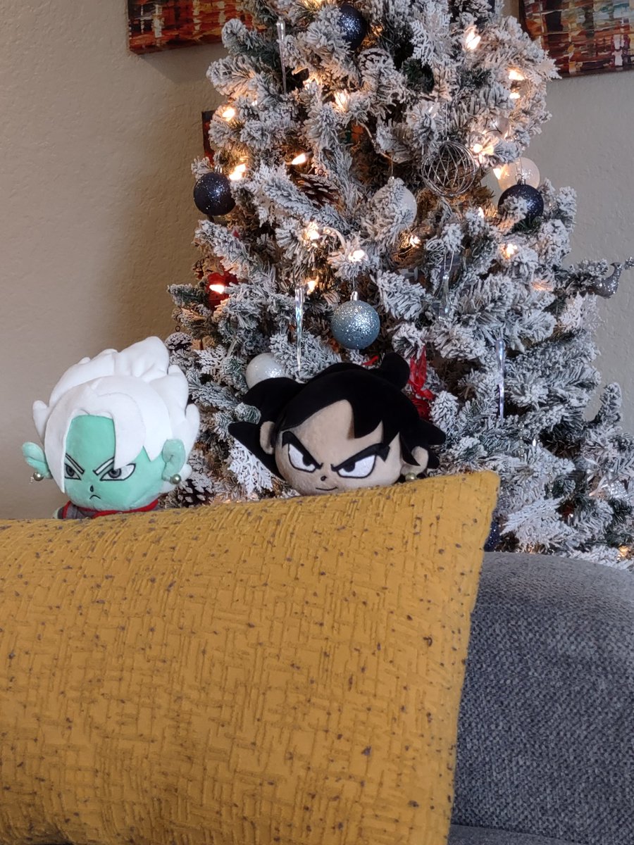 Lavender_Utopia's tweet photo. A Merry Christmas greetings from the Gods. Stay Warm and Safe :D! #zamasu #DBZ https://t.co/DxpnqsDUc5
