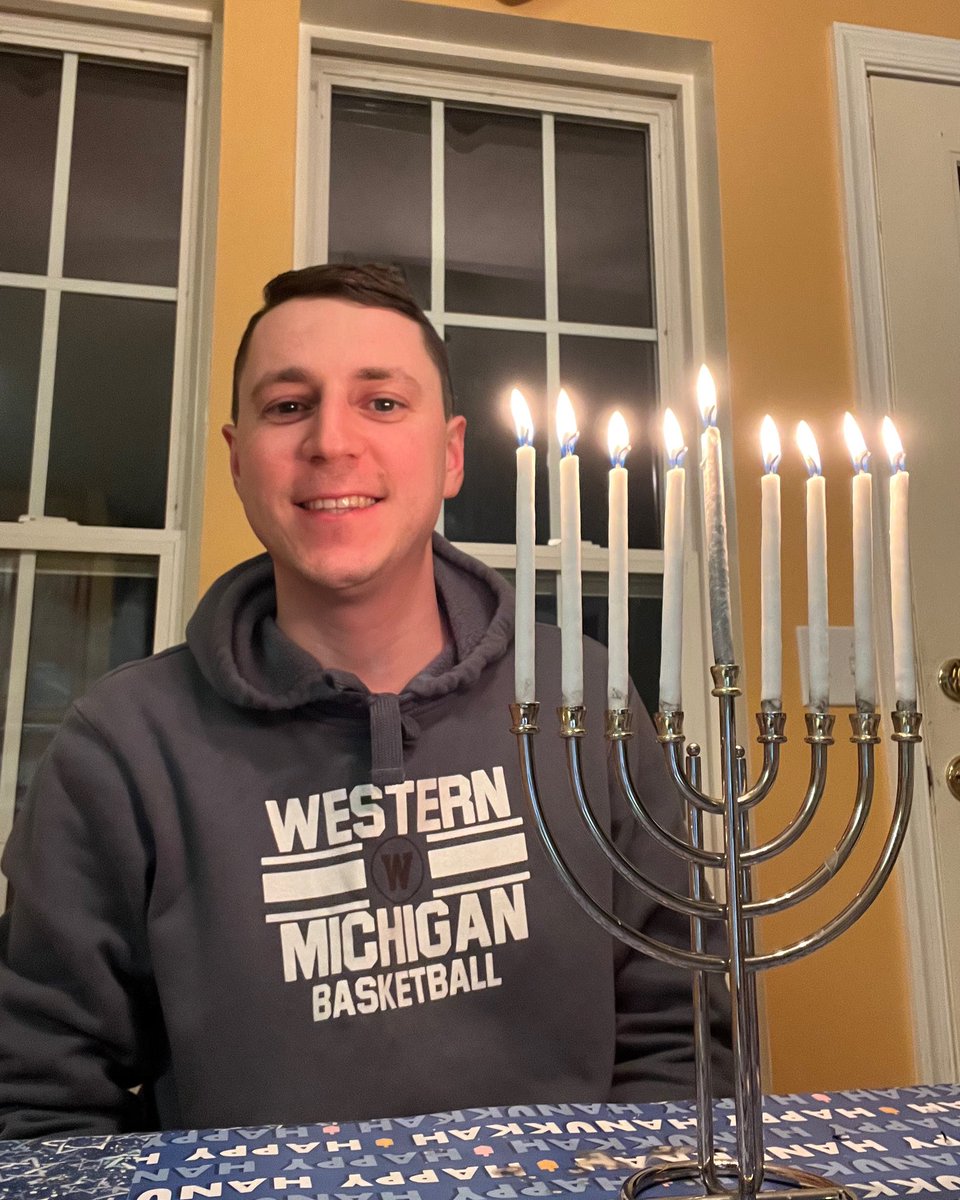 Western Michigan Men’s 🏀 Video Coordinator Eli Atzenhoffer celebrating the final night of Hanukkah. 🕎

#JCA | #CoachesLightCandles | #HappyHanukkah