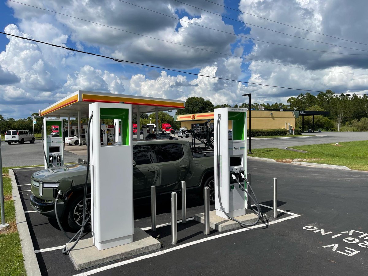 Branden Flasch on Twitter "There are so many Rivian and Lightning