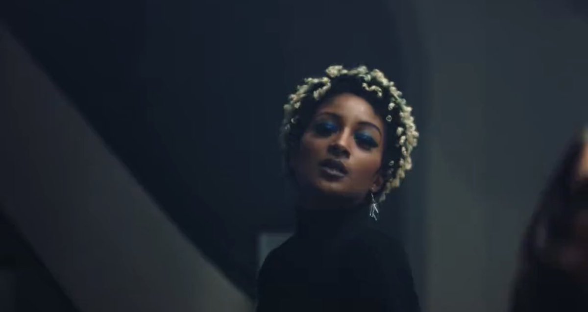 beyoncepsych's tweet photo. She’s one of Beyoncé’s former backup dances, specifically from the past era 👀👀 https://t.co/WpVj6KXCQN