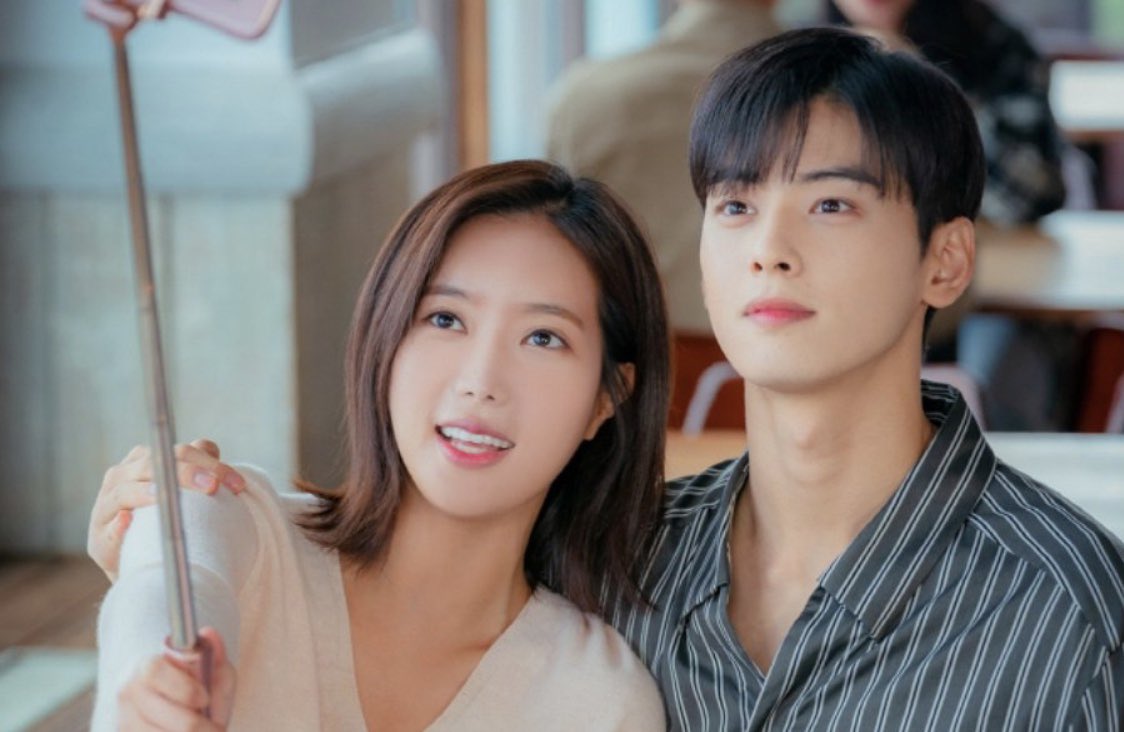 lyndashinobi's tweet photo. #MyIdIsGangnamBeauty is one of the best webtoon dramatization. Took me a year to finally watch it

Wasn’t sure about #ChaEunWoo but he got me cracking up &amp; won me over with how cold &amp; robotic he was 😂. Will have to give #RookieHistorian another try
#netflix #MIIGB #RHGH #kdrama https://t.co/9pl2of4wu9