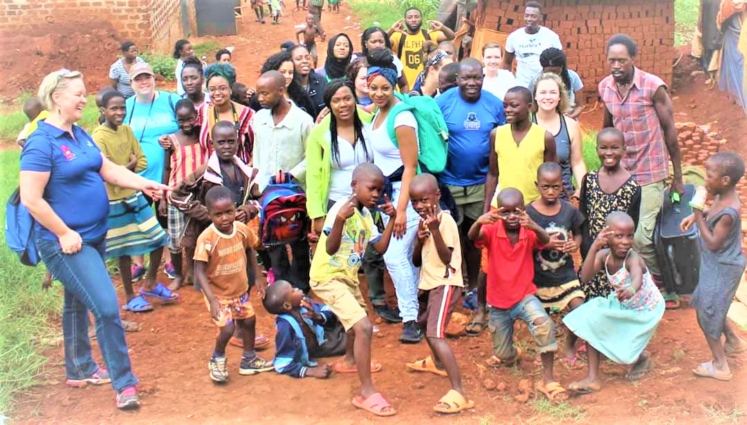 KSUganda_Edu's tweet photo. Slum Awareness Walk👣 with our partnering organization @TwekembeProject
The walk was very engaging and provided a glimpse of life that many of us only read about.
#Kampalaslum #globalhealth #studyabroad #travel
#adventure #learn #traveldeeper #studyabroad2016 https://t.co/iINAUGt1Qf
