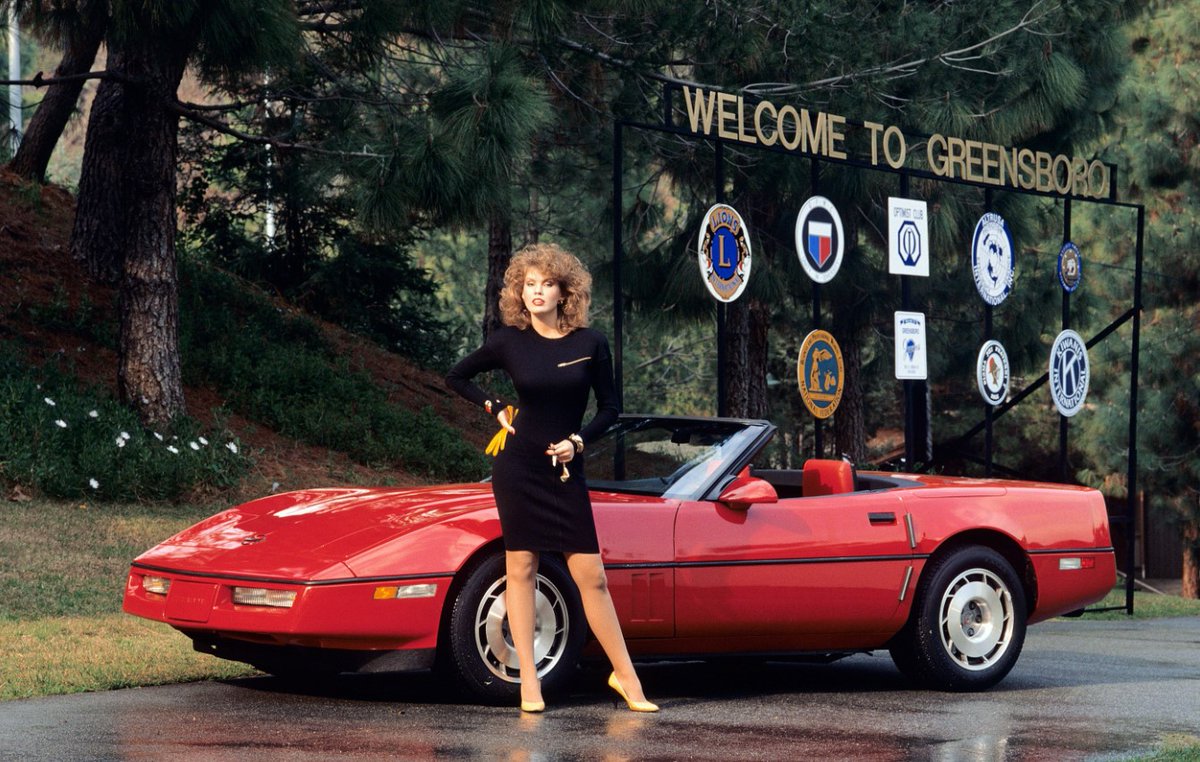 past_girls's tweet photo. A Cool! Donna Edmonson, playmate 1987, with a Hot! Little Red Corvette C4 - Greensboro city limits 💋 #DonnaEdmonson #CorvetteC4 #Greensboro #Playmate https://t.co/0P7E0XR6Or