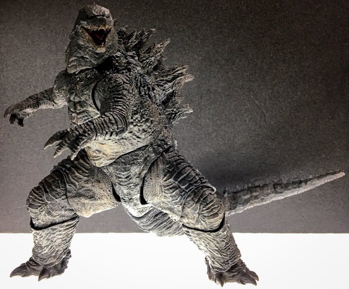 ちょっと前にハイヤトイズのゴジラ来てた。
なかなかいいぞ…真横向けるぞ。真上は厳しい。
首の中のヒンジジョイントの向きを変えることで上下左右に可動範囲広がる。(h 