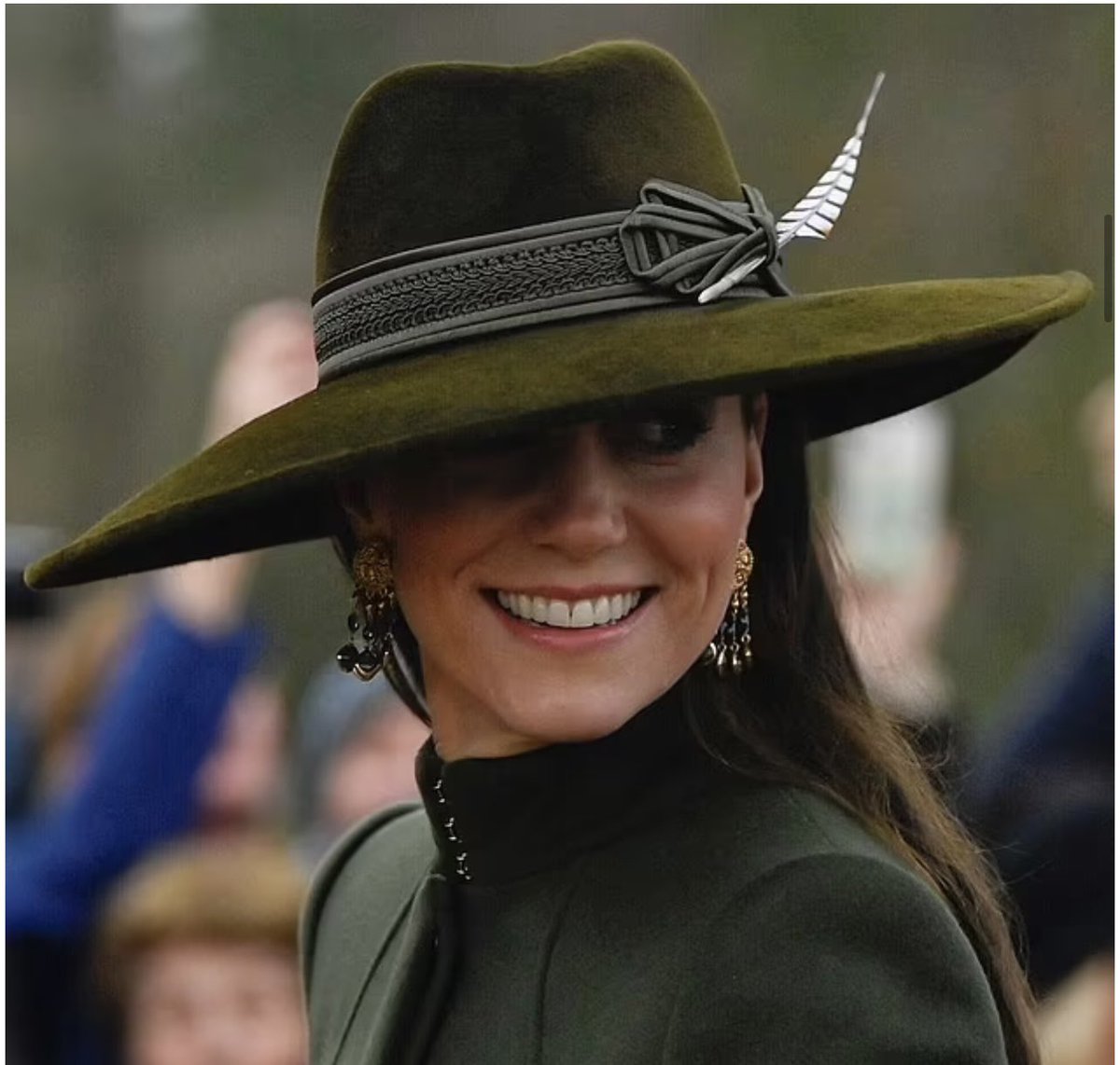 EBrigerton's tweet image. What a masterclass show of elegance, style and unwavering commitment to service. The Princess of Wales makes Meghan look spiteful, angry, bitter and jealous. Kate outshines Meghan so much. They aren’t equals and M couldn’t stomach it. Kate is simply amazing #MeghanMarkleisaLiar