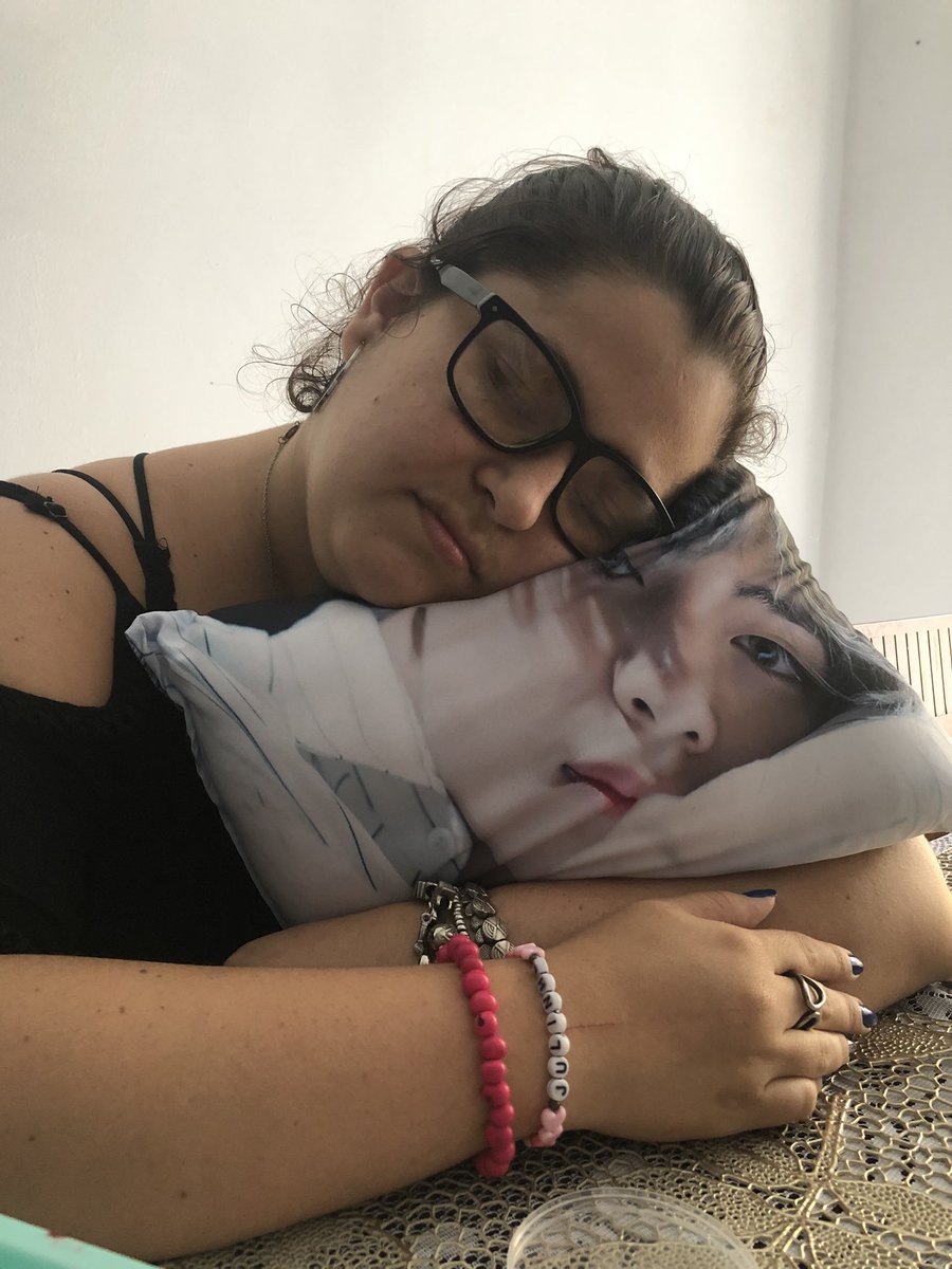 Lenasshipper's tweet photo. Meu amor 
Feliz aniversário 
@julia_muniz 
#Lena 
#meuVdeVMIN https://t.co/tT0PclHMhL