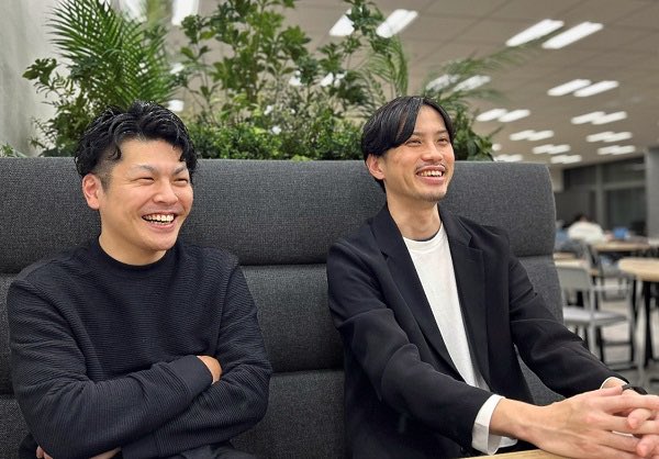 Dirbato1's tweet photo. ✏️ダイバーシティ関連記事公開

前回は、Dirbatoの設立初期に入社した社員を集め、Dirbatoの今と昔の変化ついて語っていただきました。

今回は、入社1年前後の社員に、入社してから感じたことや驚いたことを伺いましたので、その様子をご紹介いたします。  https://t.co/uXvX5TuKvQ https://t.co/wtgNC8pLxr