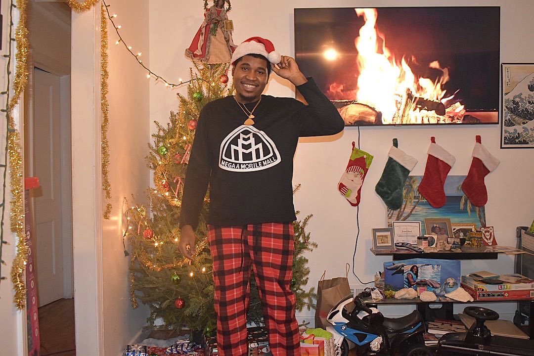 DezWaul_St's tweet photo. Respect me like Santa, they know ima slay 🎅🏾🎄🎁 https://t.co/JLcv2iR8I4