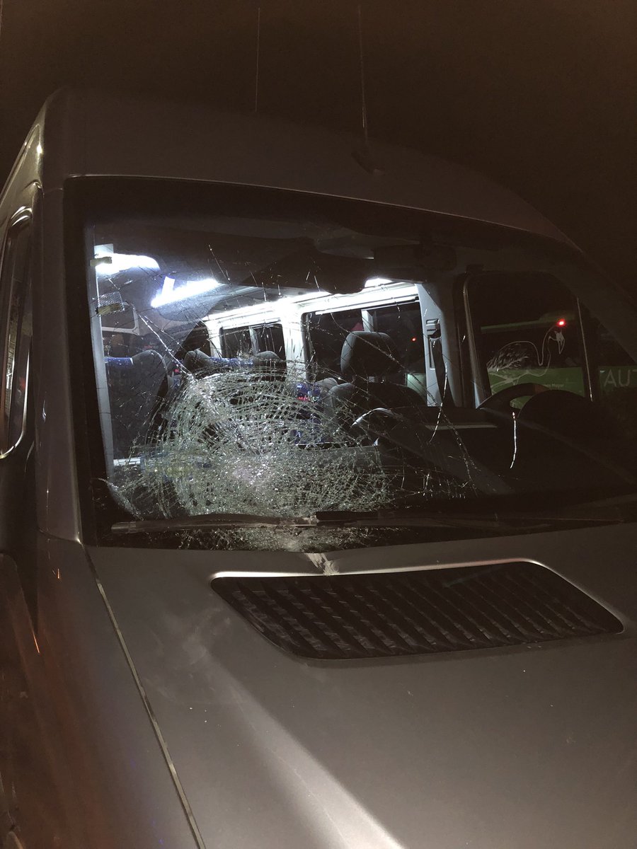 _edgarmartinez's tweet photo. En estos momentos asaltosen la autopista entre Tehuacán  y Miahuatlán con dirección a Oaxaca.
Sujetos lanzan piedras a vehículos desde puentes.
@CAPUFE @GN_MEXICO_ @salomonj https://t.co/4fOAj3CGZc