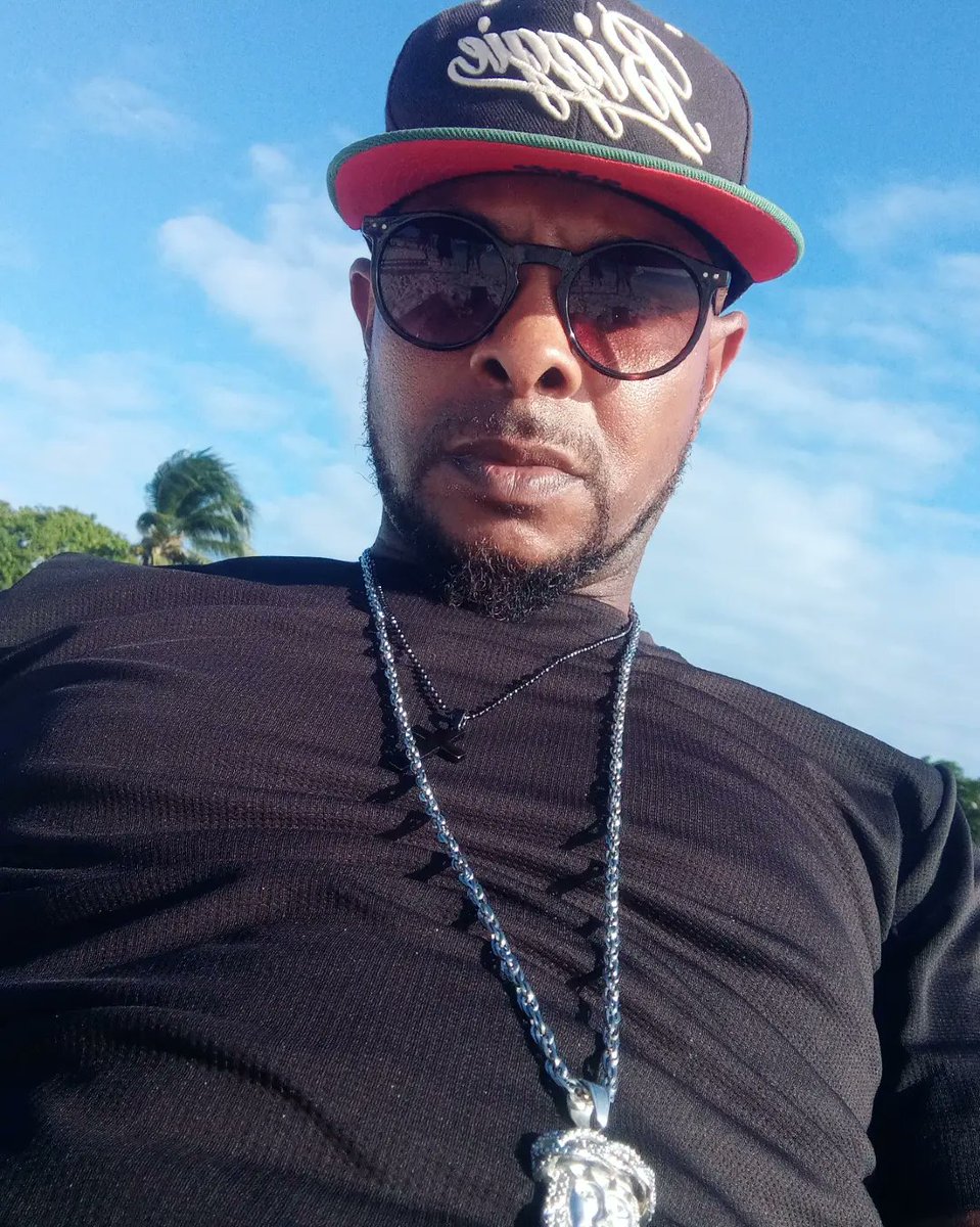 bankrobizzle's tweet photo. I vibe to the world's music 🎶 🎵 😌  tap into the sound of life.... Listen to Married to Her By:BANK☆RO BUSINESS by BANK☆RO BUS!NE$$ on #SoundCloud
https://t.co/J0lbZpfHwj #bankro #business #music #documentary #rap #radio #soundoflife https://t.co/uWcNcKkFtA