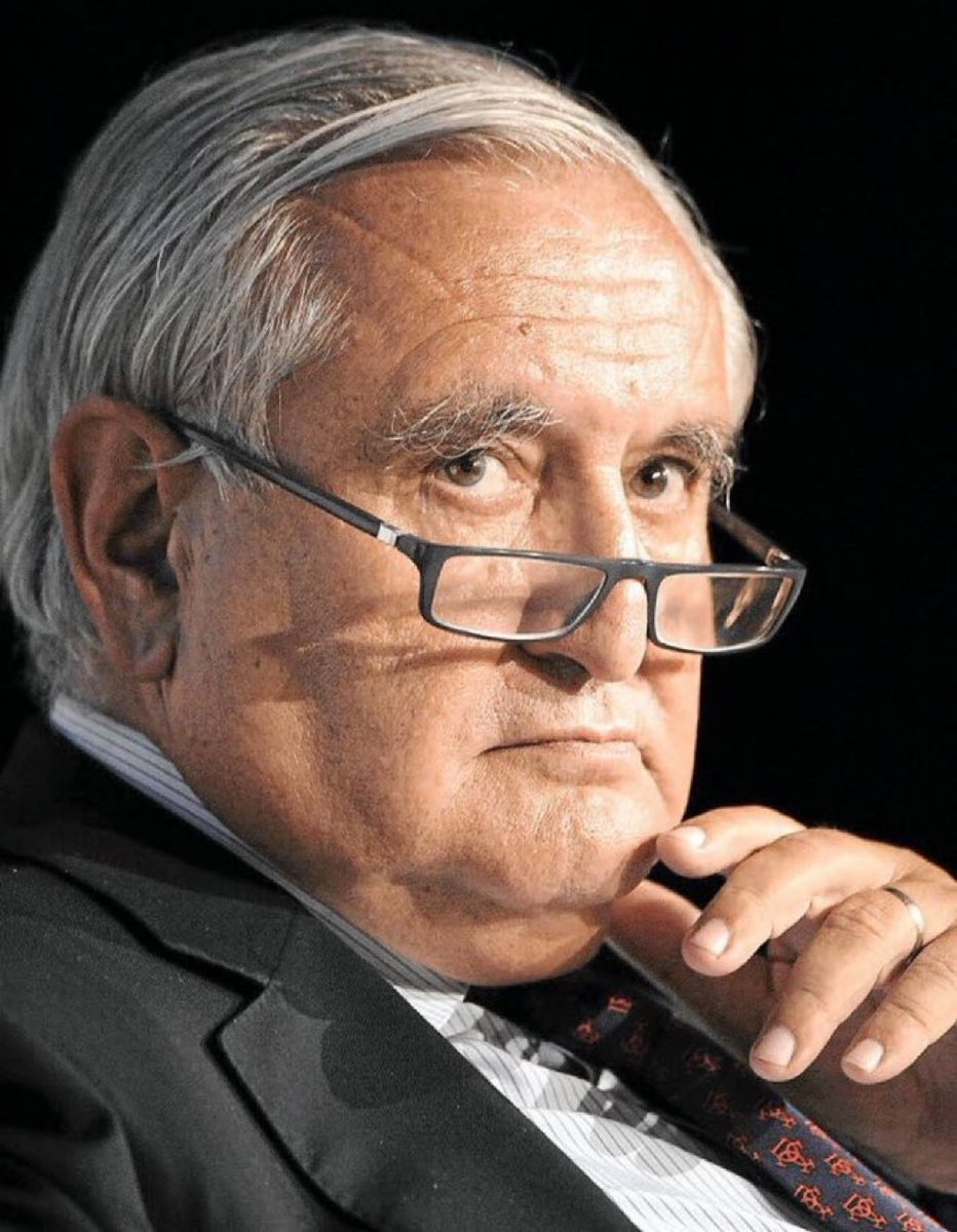EnModeMacaron's tweet photo. Jean-Pierre Raffarin suggère d'abolir l'interdiction de cumuler plus de deux mandats consécutifs pour laisser Macron rempiler en 2027…😳🤢

Un commentaire pour ce sinistre individu complètement fou?😡 https://t.co/uhuctIOUSW