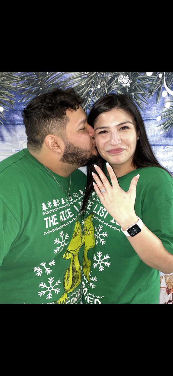 CoachRuiz50's tweet image. Merry Christmas from my person and I 🎄❤️ #OfficiallyEngaged
