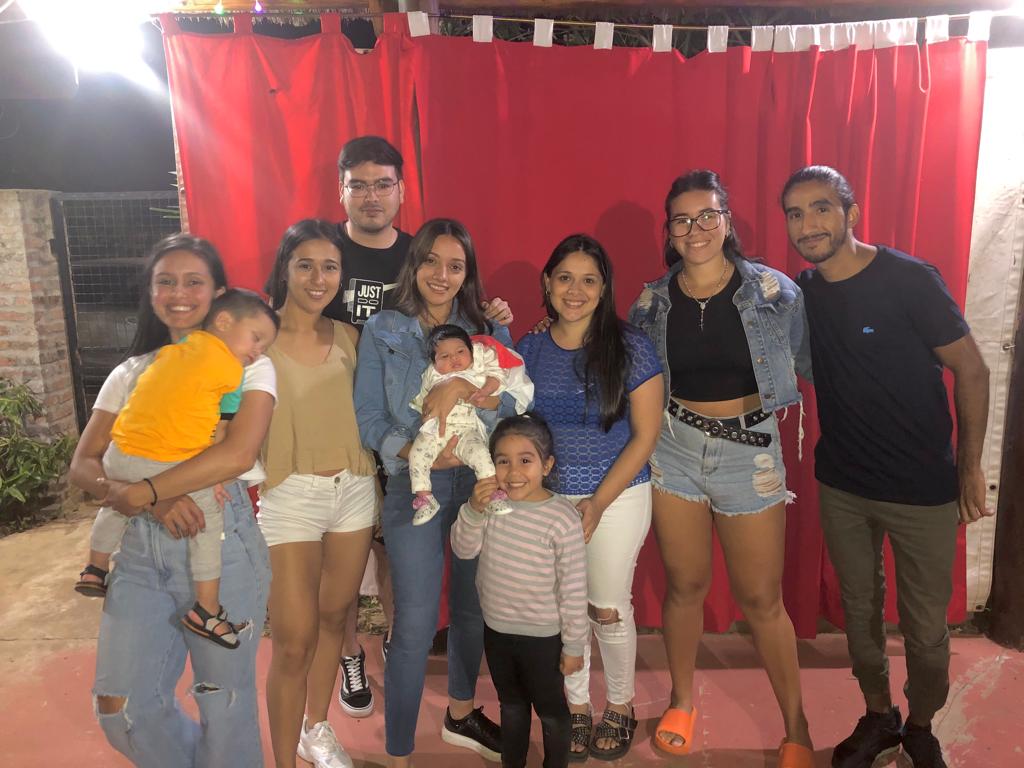Tamylezcano1's tweet photo. Después de (creo) casi dos años, nos volvimos a juntar todos. Pero ahora con más integrantes 😍🥰
Siempre es hermoso verlos. Los amos mis MADS ♥️ https://t.co/86QNcl8gfC