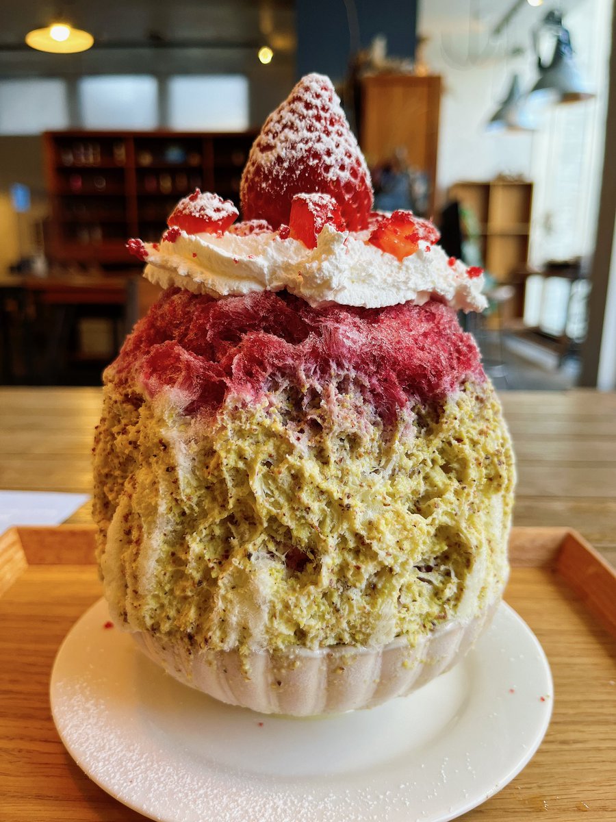 kamenickkk0223's tweet photo. 年内最後のかき氷🍧
2杯食べたら寒すぎてブルブルしながら帰るww
グランマルニエ香るブラッドオレンジカスタードショコラ氷とクリスマス氷。
どっちも美味しいけどオレンジの方めちゃくちゃ好み！！おいしすぎた！
#かき氷
#brewedbase https://t.co/BxK6UVMdHm
