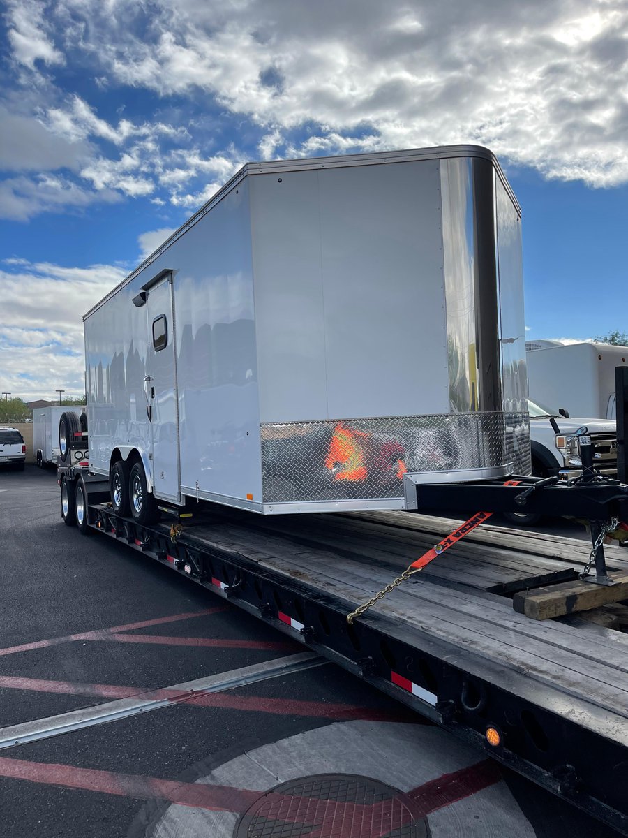 thestreetdogco's tweet photo. We're making moves and are excited to bring you some #BoxingDay news. Our Ukraine Veterinary Mobile Outreach #UVMO trailer has departed the U.S. and will be collected by the @WorldwideVets team--the boots on the ground executing this #OperationUkraine initiative. #boxstep 👣📦🚚 https://t.co/OHchPbq6YD